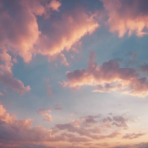 Langit luas dilukis dengan awan berwarna pastel di saat-saat singkat matahari terbenam di musim panas.