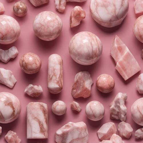 Manufatti museali realizzati in marmo rosa lucido.