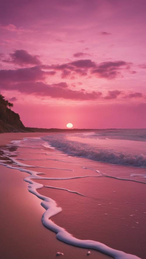 잔잔한 파도와 함께 평화롭고 황량한 해변 위로 화려한 짙은 분홍빛 일몰이 펼쳐집니다.