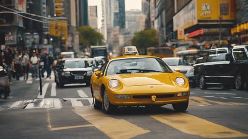 출퇴근 시간 동안 번화한 도시 거리를 탐색하는 겨자색 노란색 자동차.