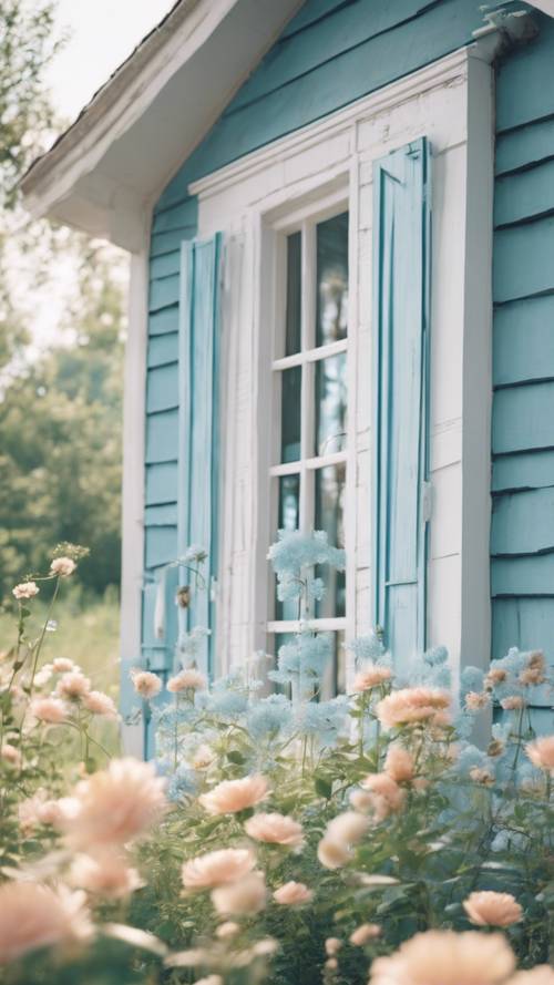 흰색 나무 창문이 있는 프레피 파스텔 블루 여름 농가입니다.