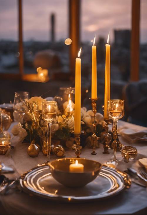 Un dîner calme et romantique aux chandelles avec une lumière jaune aux reflets dorés.