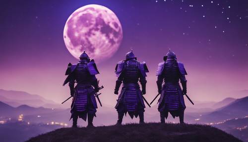 Trois samouraïs en armure violette debout sur une colline avec une pleine lune en arrière-plan