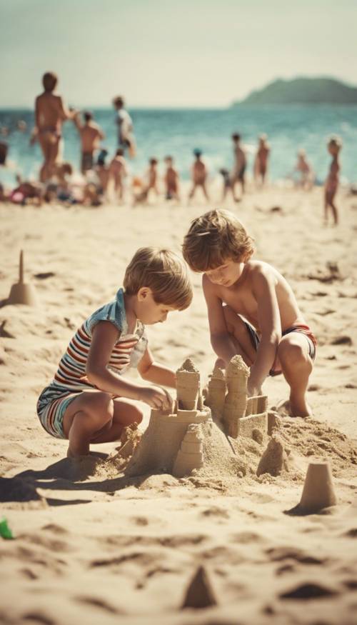 60 年代孩子們在明亮、陽光明媚的海灘上建造沙堡的復古明信片圖像。