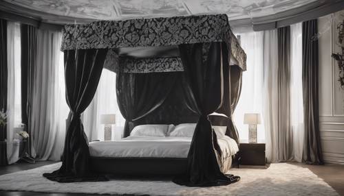 Łóżko z baldachimem zakryte czarno-srebrnymi zasłonami z adamaszku.