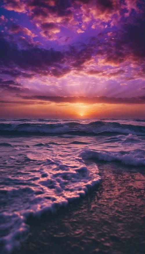 Matahari terbenam yang luas dan tenang di atas lautan dengan pusaran warna biru yang kaya dan warna ungu cerah.