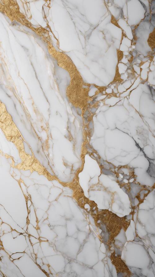 Eine Nahaufnahme von weißem und goldenem Marmor, die die komplizierten Details des Musters zeigt.