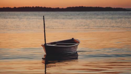 Una barca solitaria che naviga verso l&#39;orizzonte al tramonto con la scritta &quot;Ho fiducia nel mio viaggio&quot; visibile nel riflesso dell&#39;acqua. Sfondo [77488070b41540618f51]