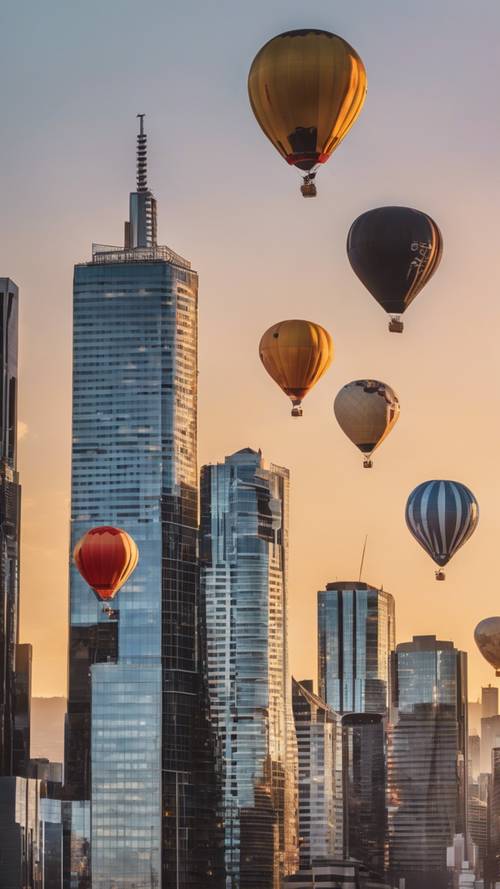 Eine Skyline von Melbourne bei Sonnenaufgang, die die Heißluftballons zeigt, die zwischen den Wolkenkratzern schweben.