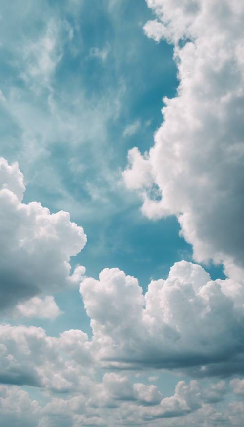 Un cielo estivo sereno, dipinto con la tenue tonalità dell&#39;azzurro, che ospita soffici nuvole bianche.