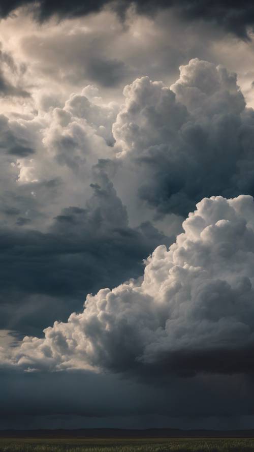 Plan spectaculaire de nuages ​​orageux descendant au-dessus des plaines, nourrissant la vie en contrebas