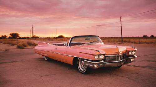 Ảnh Polaroid chụp cảnh mặt trời lặn trên bầu trời màu cam phía trên chiếc Cadillac màu hồng cổ điển trên Đường 66.