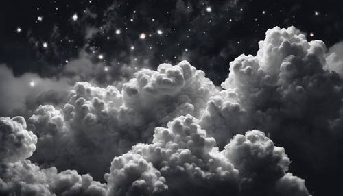 산발적인 흰색 솜털 구름 무리가 강조된 숯불 검은 밤하늘.