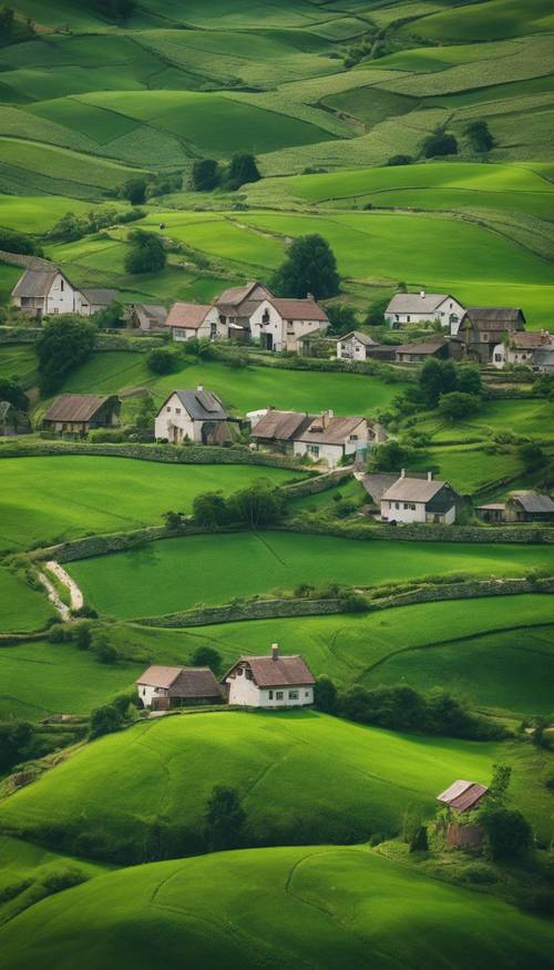 Uma colcha de retalhos de colinas verde-esmeralda intercaladas com pequenas e pitorescas casas de fazenda.