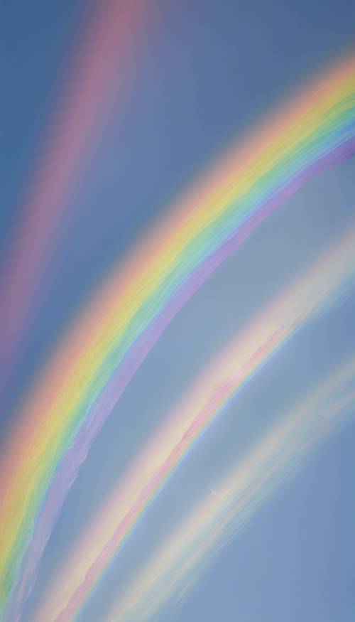 Um arco-íris ondulando em um céu azul claro.