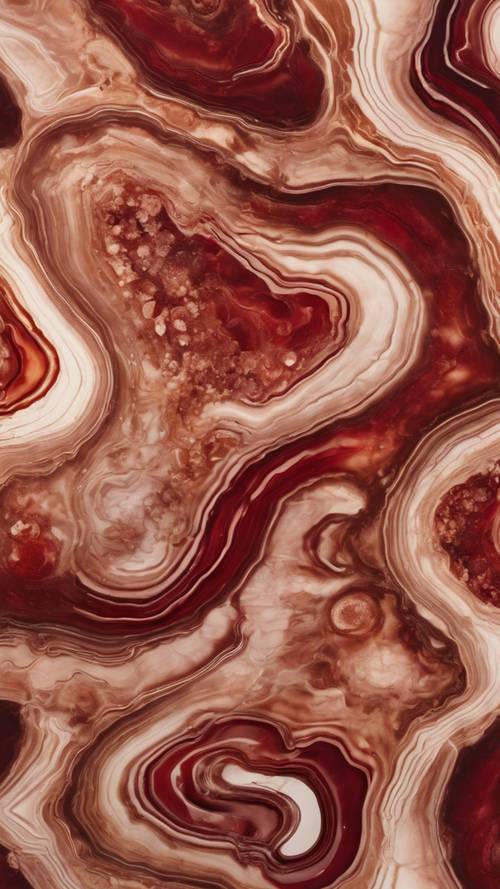 L&#39;agate sale tourbillonne dans des tons rouge grenat et sépia, formant un motif abstrait fascinant.