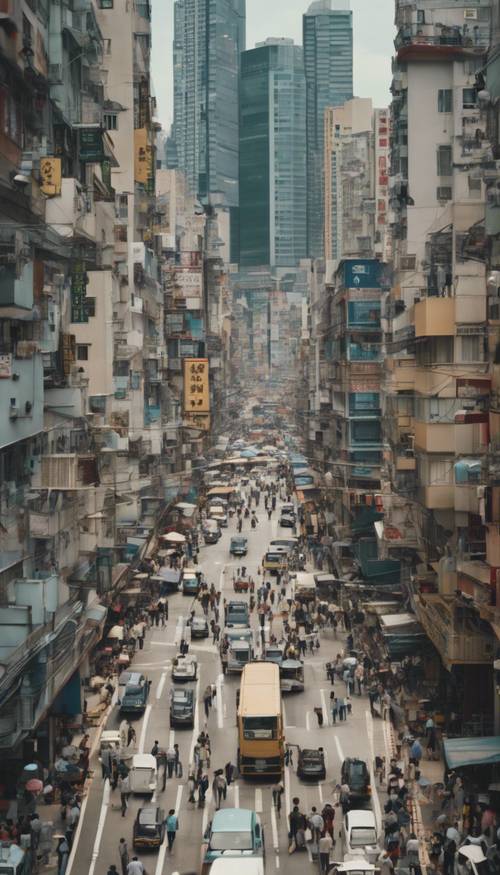 Widok z lotu ptaka na tętniące życiem ulice Hongkongu w ciągu dnia, z ludźmi przemierzającymi drogi i wieżowcami wznoszącymi się ku niebu.