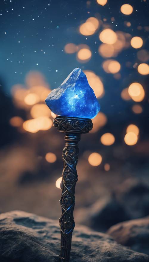Un bâton magique enchanté parsemé de pierres bleues, tenu haut par un sorcier, sur fond de nuit étoilée.