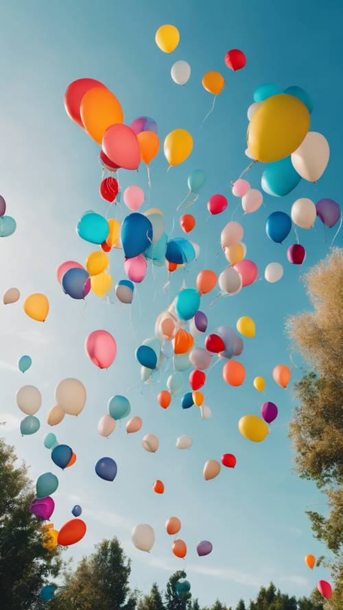 Sekelompok balon helium berwarna-warni mengambang di langit musim panas yang biru cerah.