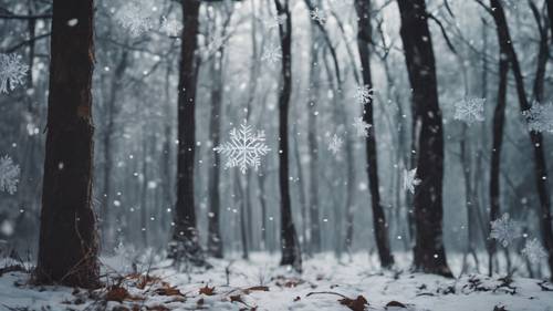 Schneeflocken fallen in einem ruhigen Wald.