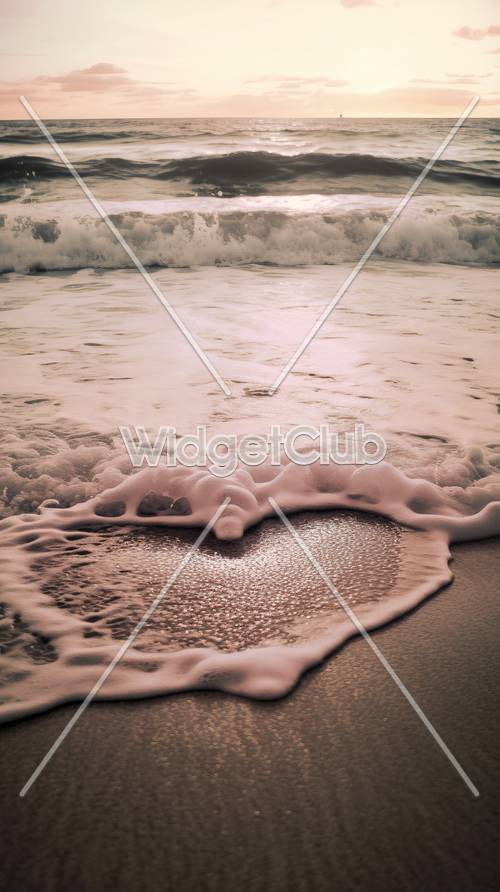 Vague en forme de coeur sur la plage de sable