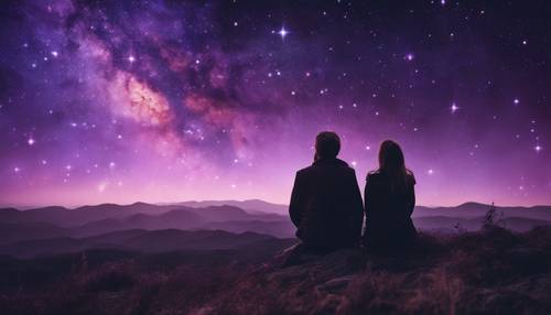 Una pareja contemplando los misterios de un cielo nocturno estrellado de color púrpura.