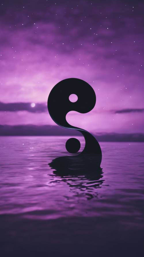 Um símbolo yin e yang preto e roxo flutuando em um mar tranquilo sob o céu noturno.