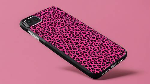 带有霓虹粉色猎豹印花设计的智能手机外壳。