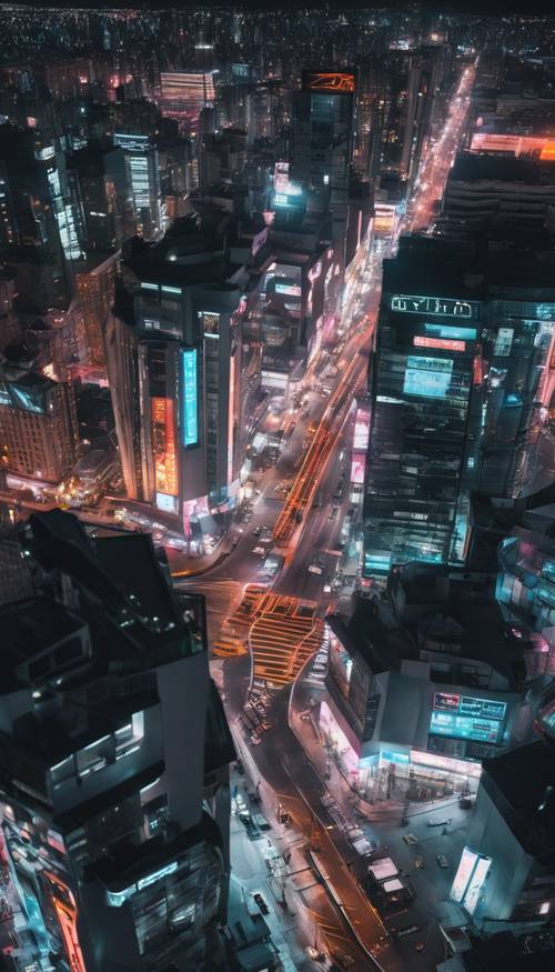 Eine Aufnahme aus der Vogelperspektive einer modernen grauen Stadt mit hellen Neonlichtern in der Nacht.