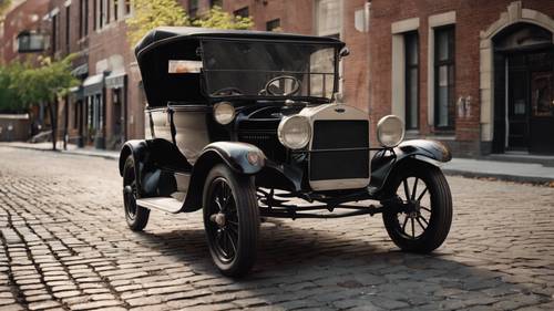 Elegancki czarny Ford Model T z lat 20. XX wieku zaparkowany na starej, brukowanej ulicy, z latarniami gazowymi wzdłuż chodników.