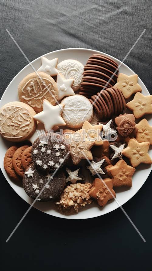 Biscotti natalizi assortiti su un piatto