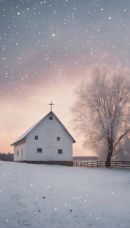 Un paesaggio invernale al tramonto, con un fienile bianco e la neve che cade dolcemente contro un cielo color pastello.