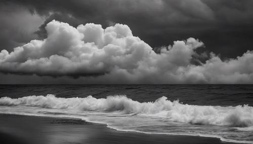 Una tempesta turbolenta fatta di fumo bianco e nero sopra un oceano al crepuscolo.