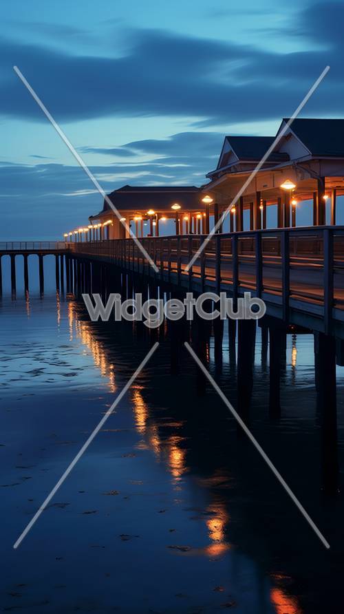 夕暮れ時の桟橋：静かな夜景