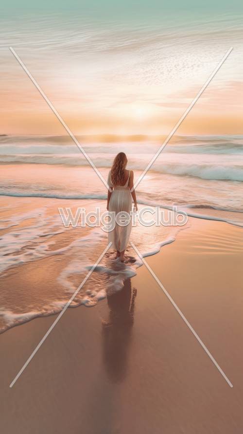 Promenade sur la plage au coucher du soleil