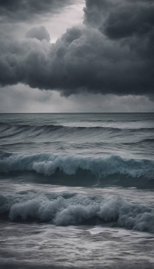 바다 위로 굴러다니는 짙은 회색의 폭풍우 구름.