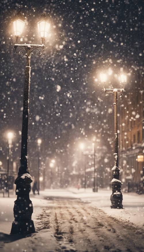 城市里大雪纷飞，路灯的灯光照亮了雪花。