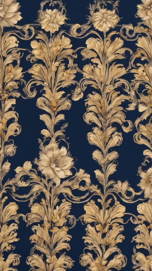 一座古老的维多利亚式房屋里，墙纸上绘有海军蓝和金色的花卉图案。