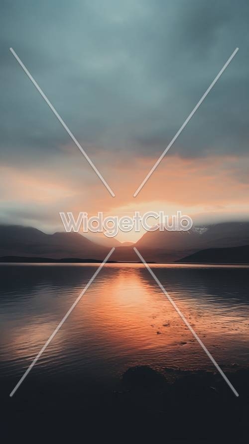 Sunset Reflection on a Serene Lake Wallpaper[fbd7aedfe970440e8dcb]