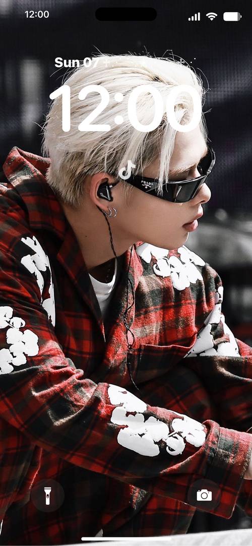 Ni-ki wallpaper redLockscreen[i99A5HBREhzYGFB6G2Rh]